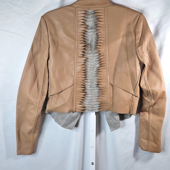 BCBG Maxazria Faux Vegan Leather Lloyd In Camel Cropped Jacket XS - Picture 5 of 6